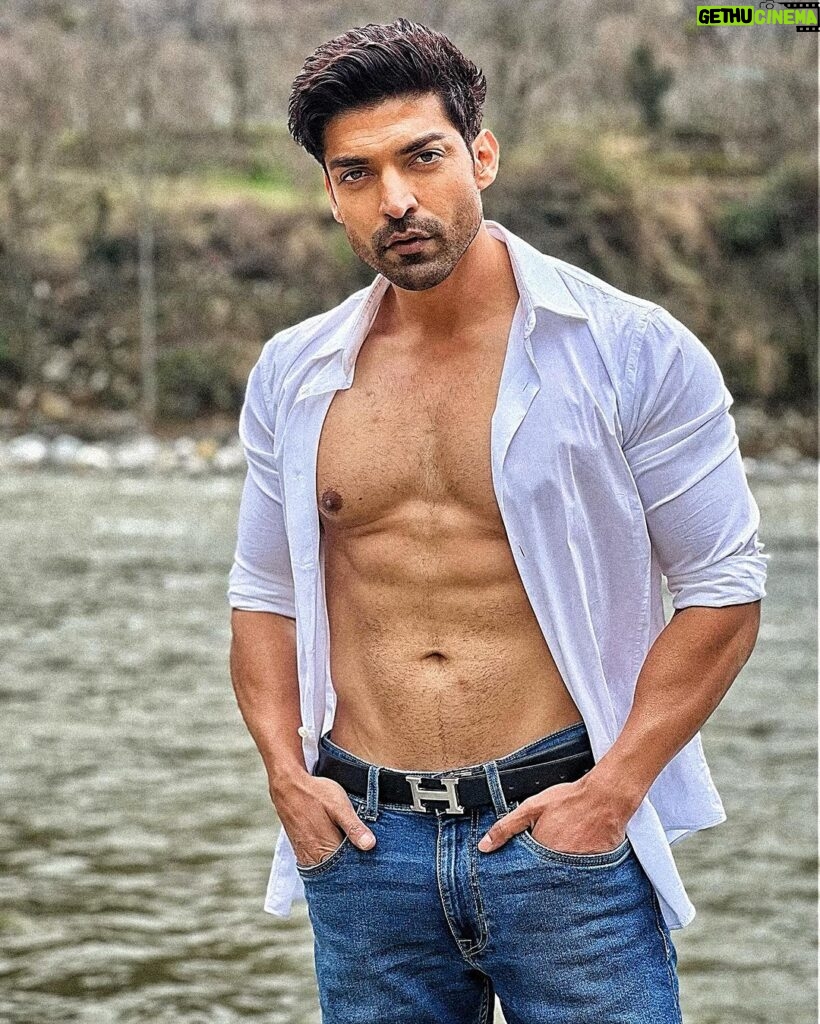 Gurmeet Choudhary Instagram - 💪💡 Fitness isn’t just about showcasing your physique; it’s about cultivating mental and physical strength. When you’re truly fit, you feel unstoppable—like you could tackle anything life throws your way, 24/7. I push myself daily, striving to be better than yesterday, never backing down from a challenge. Even amidst my busy schedule, I make time for twice-daily workouts, no Sunday breaks. And let me tell you, the feeling afterward? Like I’m Superman! 🚀 Don’t just exist, thrive. Give your best, be better than yesterday. You won’t regret it. . Gratitude fuels greatness. Today, I want to take a moment to express my deepest thanks to my incredible support team: my trainer, my dietician, my coach. @_praveen_nair 🙏 @bikramsaha7161🙏 @sadashivathcoach 🙏 @raakeshyadhav🙏 Your unwavering belief in me, your constant motivation, and your expert guidance have propelled me forward on this journey towards my dreams. Without you, none of this would be possible. Here's to the countless early mornings, the tough workouts, and the breakthrough moments. I couldn't have done it without you. Let's keep pushing boundaries and chasing those dreams together! 💪✨ #GratefulHeart #DreamTeam #ThankYou" #FitLife #MentalAndPhysicalStrength #NeverGiveUp Manali - मनाली, Himachal Pradesh