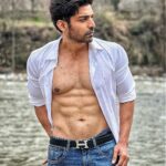 Gurmeet Choudhary Instagram - 💪💡 Fitness isn’t just about showcasing your physique; it’s about cultivating mental and physical strength. When you’re truly fit, you feel unstoppable—like you could tackle anything life throws your way, 24/7. I push myself daily, striving to be better than yesterday, never backing down from a challenge. Even amidst my busy schedule, I make time for twice-daily workouts, no Sunday breaks. And let me tell you, the feeling afterward? Like I’m Superman! 🚀 Don’t just exist, thrive. Give your best, be better than yesterday. You won’t regret it. . Gratitude fuels greatness. Today, I want to take a moment to express my deepest thanks to my incredible support team: my trainer, my dietician, my coach. @_praveen_nair 🙏 @bikramsaha7161🙏 @sadashivathcoach 🙏 @raakeshyadhav🙏 Your unwavering belief in me, your constant motivation, and your expert guidance have propelled me forward on this journey towards my dreams. Without you, none of this would be possible. Here's to the countless early mornings, the tough workouts, and the breakthrough moments. I couldn't have done it without you. Let's keep pushing boundaries and chasing those dreams together! 💪✨ #GratefulHeart #DreamTeam #ThankYou" #FitLife #MentalAndPhysicalStrength #NeverGiveUp Manali - मनाली, Himachal Pradesh