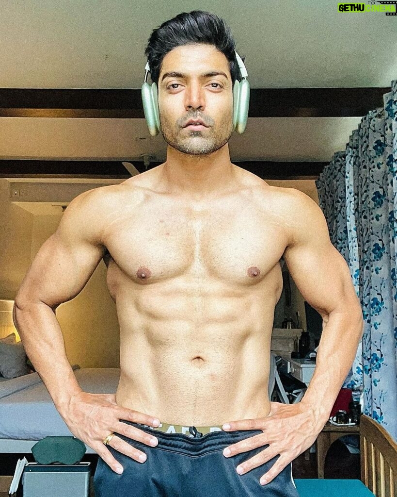 Gurmeet Choudhary Instagram - Rise and grind! 💪🌅 Early morning weight training fueled by dedication, consistency, and a balanced diet. It’s not just about the sweat, but the commitment to push boundaries. From kickboxing to sprinting, and evening weight sessions, every rep counts on this journey. Balancing the grind of shooting with the grind of the gym, seven days a week. No excuses, just results. #FitnessJourney #DedicationOverExcuses #GrindAndShine Manali, Himachal Pradesh
