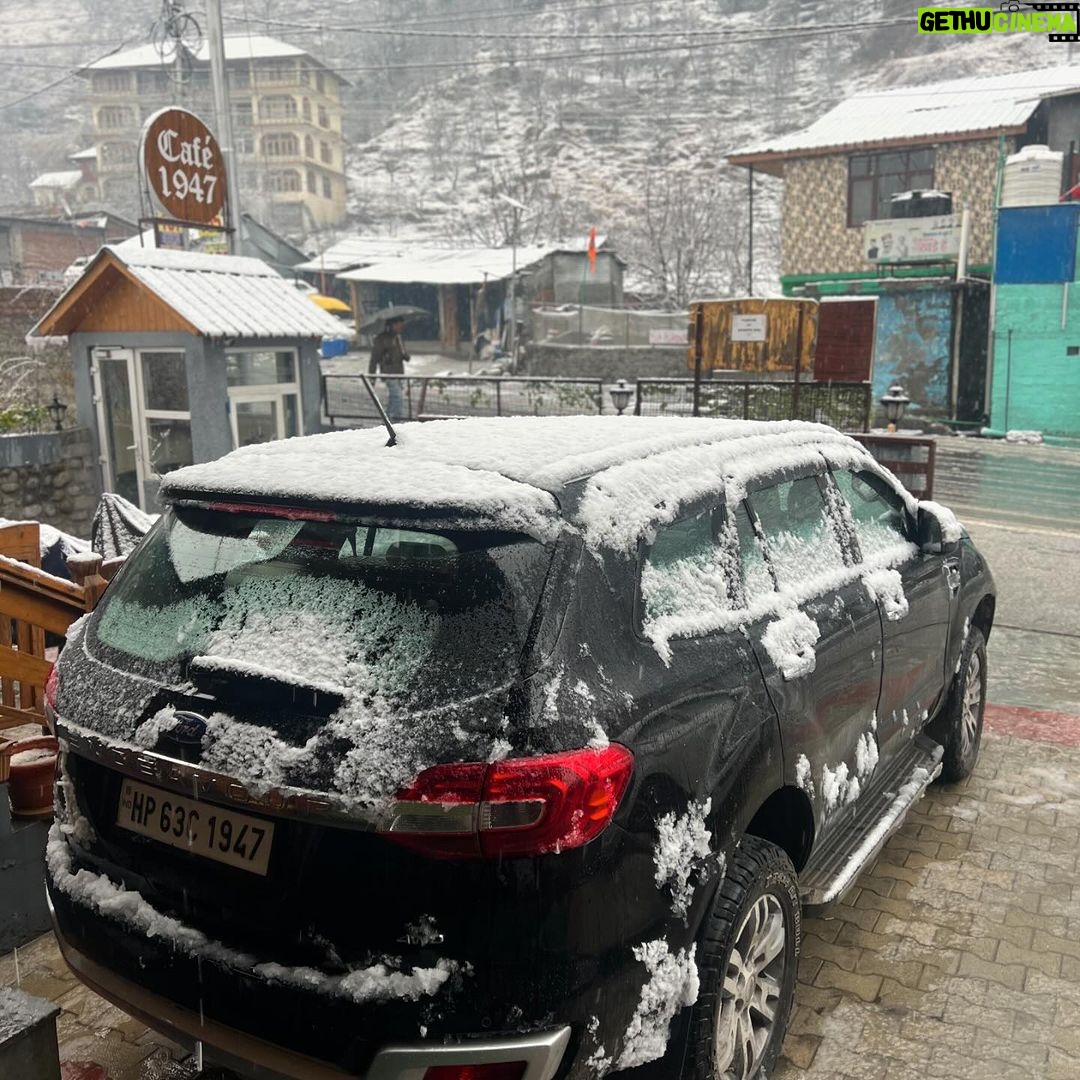 Gurmeet Choudhary Instagram - ☕❄️ Indulging in the magic of snowfall in Manali, one sip at a time! There’s nothing quite like the serene beauty of snowflakes dancing around while you cozy up with a warm cup of coffee. Embrace the chill, savor the moment, and let the tranquility of this picturesque destination fill your soul. #SnowfallMagic #ManaliDiaries #CoffeeAndSnow #manali Manali, Himachal Pradesh