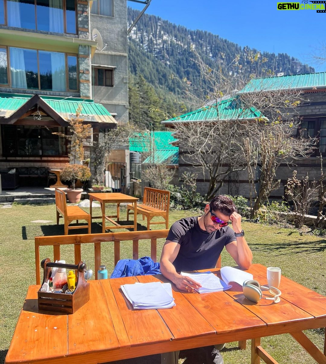 Gurmeet Choudhary Instagram - 🎬 Preparing for a role starts long before the cameras roll! As an actor, diving into the script beforehand isn’t just important—it’s essential. Understanding your character, their motivations, and the story’s nuances sets the stage for an authentic performance. 📖 #ScriptStudy #PreparationIsKey #actorlife #manali Manali, Himachal Pradesh