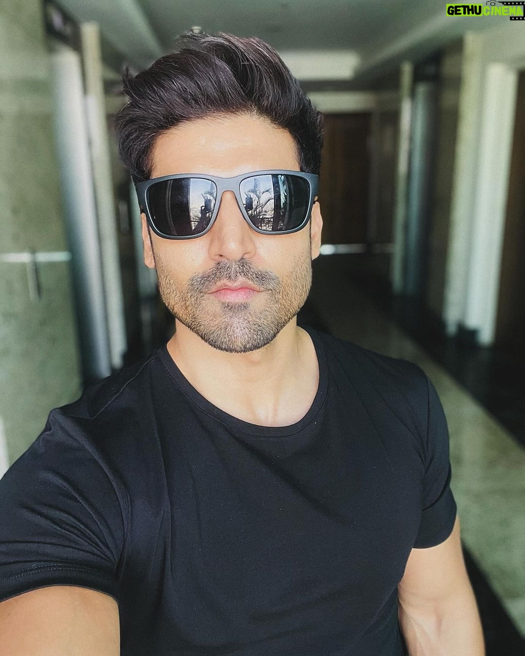 Gurmeet Choudhary Instagram - #sundayvibes