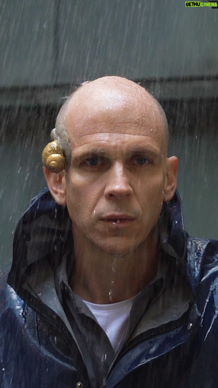 Gustaf Skarsgård - 28.7K Likes - Back on the stage for the first time in twelve years.
Tröstrapporter by @alexschulman
At @dramaten
Exclusively in Swedish!
Tickets at Dramaten.se