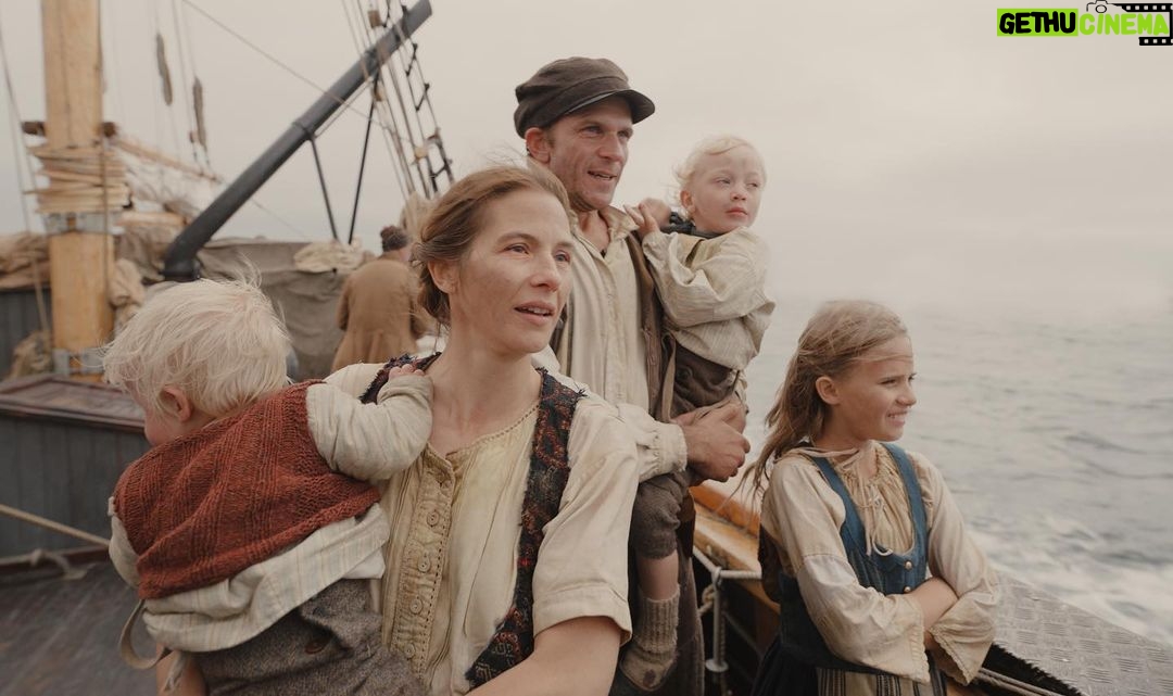 Gustaf Skarsgård - 49K Likes - Vilhelm Mobergs Utvandrarna, på bio till Jul.
The Emmigrants, in theaters this Christmas.
📷: John Christian Rosenlund