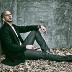 Gustaf Skarsgård Instagram - #höstlöv #autumnlove #baldmenwithlonglegs #tbt 😘