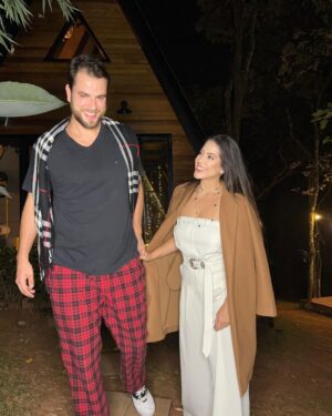 Gustavo Marsengo Instagram - Primeiro ano da nossa caminhada juntos…
Agora só falta uma vida inteira.
Te amo @dra.laiscaldass ❤️

Ps. E obrigado @_naturhaus por deixar esse momento ainda mais inesquecível🙌