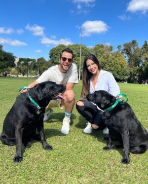 Gustavo Marsengo Instagram - Eu, ela e os filhotes ❤️🐶