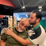 Gustavo Marsengo Instagram – Para eternizar o momento e atualizar o bucket list.

Beijo na careca de São Marcos ✔️

E com direito a assistir Parmera e curintia, com ele, no buteco, tomando uma cervejinha.
Séloko.
O aniversário foi do meu pai, mas quem ganhou o presente fui eu.

Mentira pai, vc ganhou um tbm (última Foto) Sao Marcos