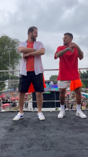 Gustavo Marsengo Instagram - Mandando a dancinha do hit do gigante @leosantana com o @lipemribeiro. kkkkk O carnaval tá on, hein?!