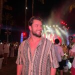 Gustavo Marsengo Instagram - Que 2024 seja melhor que 2023 e pior que 2025. Amém !? @reveillon.amore @carvalheira @wemakeideas