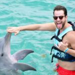 Gustavo Marsengo Instagram - Podem criticar, mas eu não resisti… Sempre quis ter contato com esses bichinhos especiais 😍. Então, tome esta foto clichê no feed 😅 Isla Mujeres- Riviera Maya