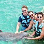 Gustavo Marsengo Instagram - Podem criticar, mas eu não resisti… Sempre quis ter contato com esses bichinhos especiais 😍. Então, tome esta foto clichê no feed 😅 Isla Mujeres- Riviera Maya