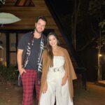 Gustavo Marsengo Instagram – Primeiro ano da nossa caminhada juntos…
Agora só falta uma vida inteira.
Te amo @dra.laiscaldass ❤️

Ps. E obrigado @_naturhaus por deixar esse momento ainda mais inesquecível🙌
