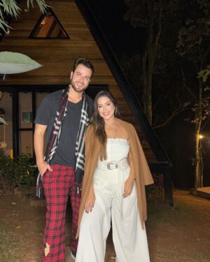 Gustavo Marsengo Instagram - Primeiro ano da nossa caminhada juntos…
Agora só falta uma vida inteira.
Te amo @dra.laiscaldass ❤️

Ps. E obrigado @_naturhaus por deixar esse momento ainda mais inesquecível🙌