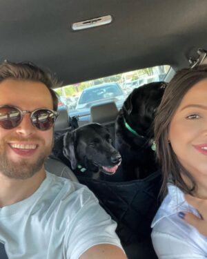 Gustavo Marsengo Instagram - Eu, ela e os filhotes ❤️🐶