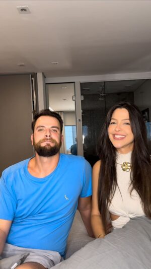 Gustavo Marsengo Instagram - Foi aqui que pediram um 'Quem é mais provável versão Noivos?' 😂💍

#trend #casal