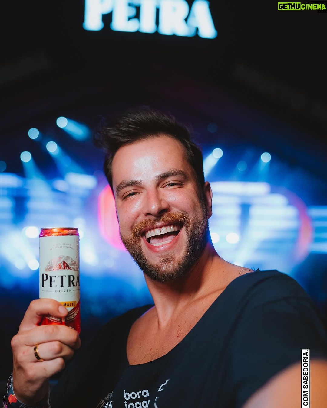 Gustavo Marsengo Instagram - Hoje me despeço de Salvador, com saudades de tudo que vivi por aqui. O maior carnaval do mundo, foi ainda melhor com a companhia de Petra Puro malte, bem gelaaadaa ! @cervejapetra #Carnapetra #Cervejapetra #bebacomsabedoria #publicidade Salvador, Bahia, Brazil