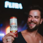 Gustavo Marsengo Instagram - Hoje me despeço de Salvador, com saudades de tudo que vivi por aqui. O maior carnaval do mundo, foi ainda melhor com a companhia de Petra Puro malte, bem gelaaadaa ! @cervejapetra #Carnapetra #Cervejapetra #bebacomsabedoria #publicidade Salvador, Bahia, Brazil