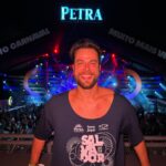 Gustavo Marsengo Instagram – Quem nunca cortou a gola do abadá errado, que atire a primeira Petra 😅