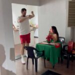 Gustavo Marsengo Instagram - Meu amor, desde os primeiros dias ao seu lado, eu já tinha certeza que você seria a mulher da minha vida !! Já sabia que iria te proteger, respeitar e amar para todo o sempre. Por mim, esse pedido já poderia ter sido feito muito antes, nunca foi falta de vontade, ou incerteza do que eu queria. A única dúvida que eu tinha era de como e quando fazê-lo. Mas depois que decidi passar o natal com sua família, resolvi aguardar este momento. Afinal, quando casamos com uma pessoa, também casamos com a família dela. E já não dava para esperar muito tempo, se não o seu bigode ia vir puxar meu pé a noite. Brincadeiras a parte, Infelizmente não conheci meu sogro a tempo, mas tenho certeza que não poderia escolher parentes melhores dos que você me deu. E que seu Augusto lá de cima irá abençoar esta união. também não poderia escolher dia mais especial que este também, afinal, hoje comemoramos o nascimento de Cristo, que é a personificação do Amor. E é isso que eu quero pra nós dois, que esta data represente o início de um novo ciclo. O início de uma vida inteira casado com você ! Eu te amo e quero te fazer a mulher mais feliz e amada do mundo. Vc quer se casar comigo ? Spoiler: ela disse sim