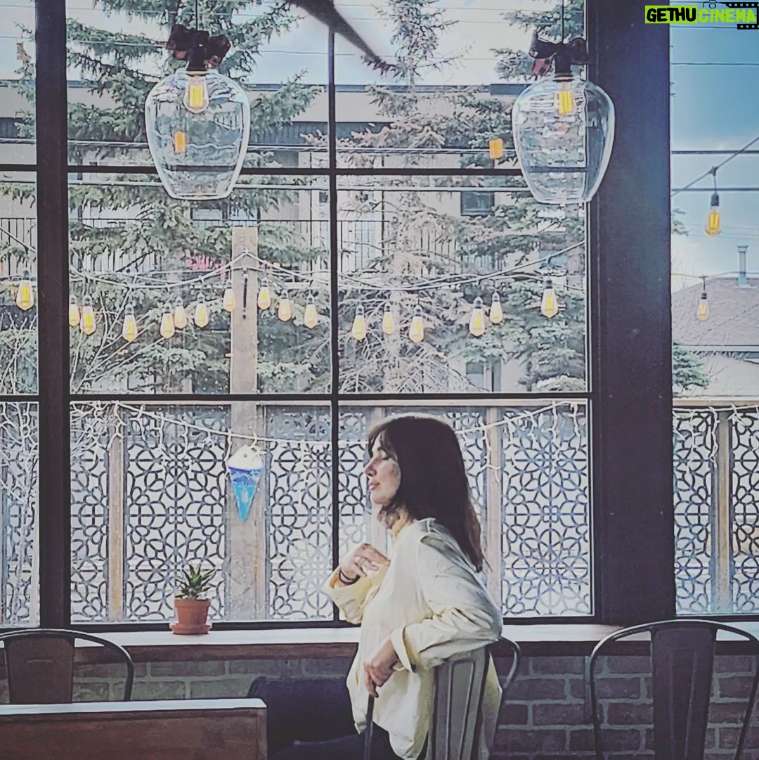 Haala Shiha Instagram - Happiness is being present 👍 #motivationalquotes #beautifuldestinations #bepresent
