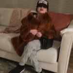 Haala Shiha Instagram - عيوشة نزلت وقت الفطار متشيكة علي الاخر و بكل ثقة بتتكلم بس احلي حاجة لابسة مع كل الشياكة دي بنطلون بيجامة هههه فكرتني بيا و انا صغيرة ☺️☺️ لحظات رمضانية مع عائشة 😭😭😊😍🤣🤣🤣 #ramadan