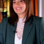 Haala Shiha Instagram - .. -اسم ولد بحرف ال"ح"؟🤔 -حموئة 😂 ايه القوانين اللي هتحطها في الامبراطورية بتعتها، هتعزم ام كلثوم و سعاد حسني و شريهان في الامبراطورية، هتعاقب الناس هناك ازاي و مين المغني الرسمي للإمبراطورية؟ حلا شيحة ضيفة الحلقة الأولي من إمبراطورية حلا @aromastudios