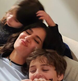 Haala Shiha Instagram - The purest love ,my support, my four diamonds 🌟🌟🌟🌟,and my most peaceful place 🤍 , 
Years of motherhood, 
Yes, it takes a lot of work , but still, I enjoyed it, 
Cherish every moment with your kids ,cus one day we'll miss them around ,when they will get busy discovering their own journey, ✌️🤍
#motherhood #mother #purelove