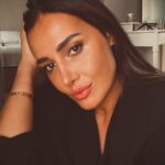 Haala Shiha Instagram - سأبدأ العام الجديد بالصلاة و الدعاء لاهل فلسطين الحبيب ،القوي ،الصامد ،ارسل لهم رسالة حب و اُقّبل رؤسهم و انحني لصمودهم سائلة الله سبحانه و تعالي ان يرفع عنهم البلاء و يُنزل عليهم السكينة و يرحم شهدائهم و يشفي مرضاهم و جرحاهم و يربط علي قلوب امهاتهم و رجالهم و يحفظ أطفالهم من كل سوء . و ارسل رسالة لكل الامة العربية ان اتحدوا لإنقاذ فلسطين المقدسة و أبناءها بكل ما أوتيتوا من مساندة معنوية و مادية فليس لهم بعد الله إلا مساندتنا و دعمنا كل عام و انتم بخير و بداية لعام جديد يبعث الأمل و الخير و السلام 🌹❤️
