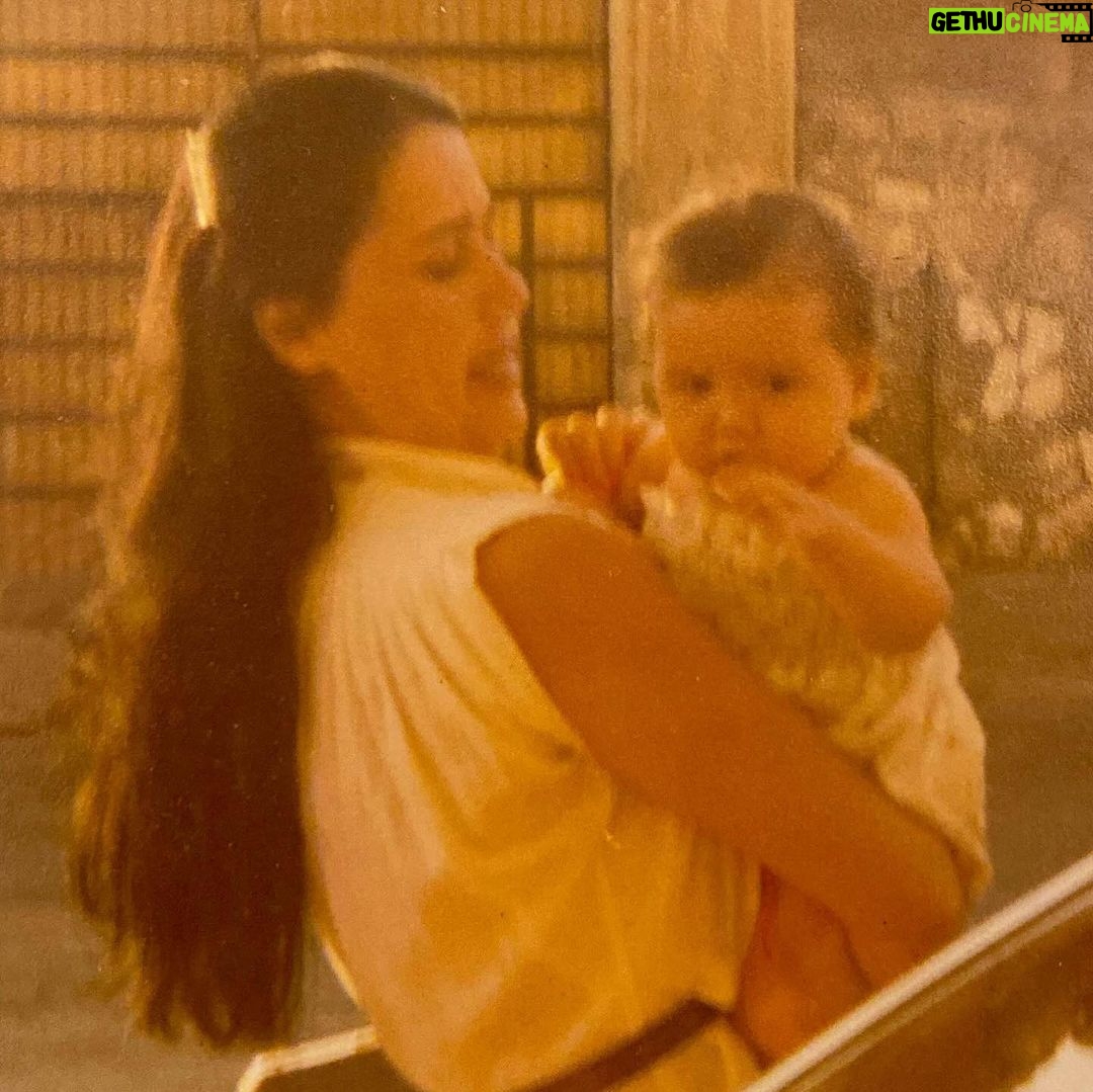 Haala Shiha Instagram - مهما أقول و أعيد وأزيد .. مفيش كلام يديكي حقك يا أمي .. انت الحب و الحنان انت بحر من الأمان انت جبال من الأحلام مهما رحنا ولا جينا أنت الأمل في بكرا لينا وجودك راحة وصوتك دفا ريحتك ياسمينة وحضنك غطا ربنا يخليكي لينا يا أمي علمتينا العطاء والوفاء والأمل الدائم علمتينا الصبر والتحمل والإيمان بأن الله معنا وان القادم خير .. علمتينا الثقة بالنفس والتواضع وحب الغير .. علمتينا الكرم والعطاء وانكار الذات .. علمتينا الصدق والامانه والقوة وان الكلمه اللي تخرج مننا تلزمنا .. علمتينا الحب كما ينبغي .. الحب المطلق .. للرب والكون ولكل كائن حولنا .. انت الحياه يا أمي ربنا يخليكي لينا 🙏🏻🤍 @nadiazeitoun9
