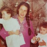 Haala Shiha Instagram - مهما أقول و أعيد وأزيد .. مفيش كلام يديكي حقك يا أمي .. انت الحب و الحنان انت بحر من الأمان انت جبال من الأحلام مهما رحنا ولا جينا أنت الأمل في بكرا لينا وجودك راحة وصوتك دفا ريحتك ياسمينة وحضنك غطا ربنا يخليكي لينا يا أمي علمتينا العطاء والوفاء والأمل الدائم علمتينا الصبر والتحمل والإيمان بأن الله معنا وان القادم خير .. علمتينا الثقة بالنفس والتواضع وحب الغير .. علمتينا الكرم والعطاء وانكار الذات .. علمتينا الصدق والامانه والقوة وان الكلمه اللي تخرج مننا تلزمنا .. علمتينا الحب كما ينبغي .. الحب المطلق .. للرب والكون ولكل كائن حولنا .. انت الحياه يا أمي ربنا يخليكي لينا 🙏🏻🤍 @nadiazeitoun9