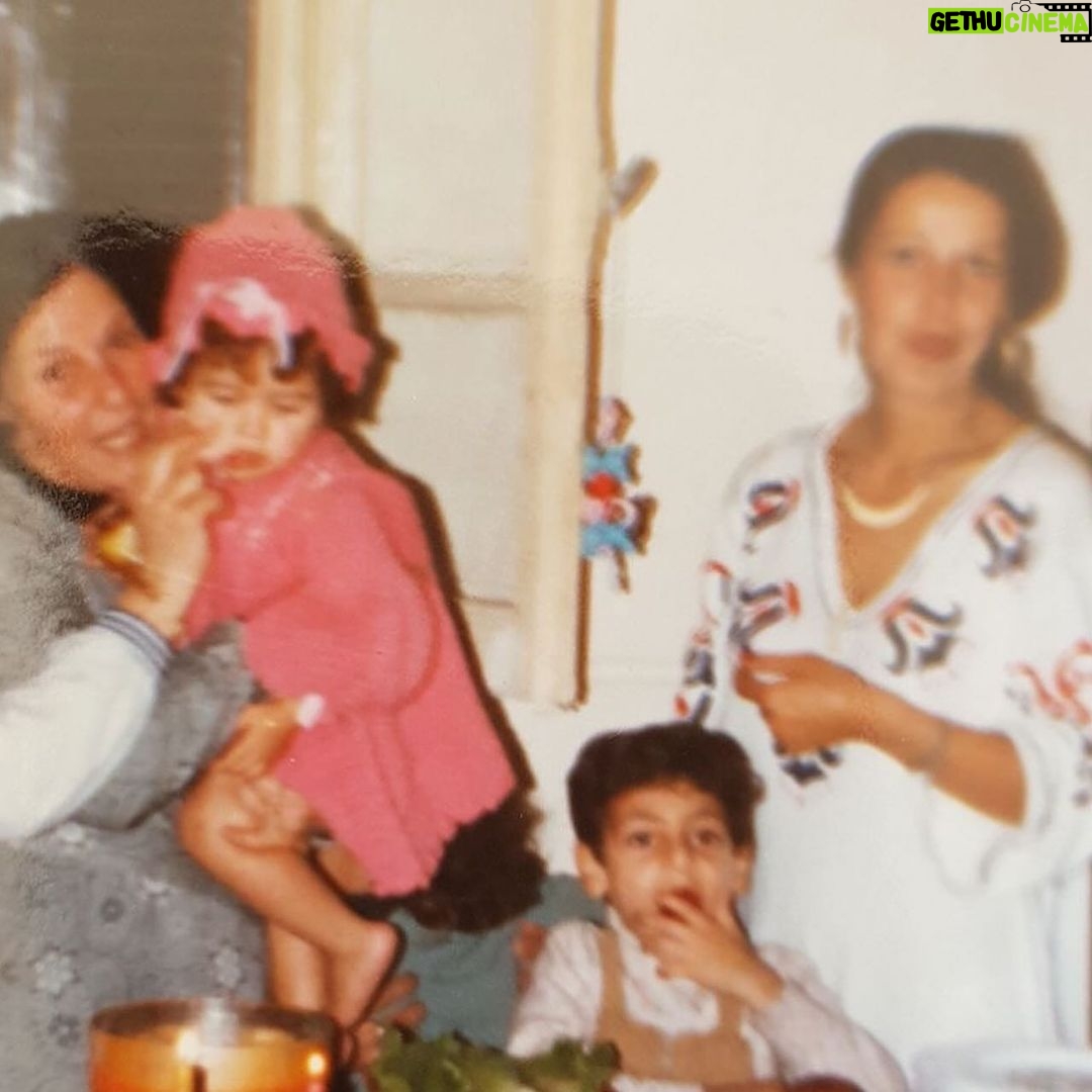 Haala Shiha Instagram - مهما أقول و أعيد وأزيد .. مفيش كلام يديكي حقك يا أمي .. انت الحب و الحنان انت بحر من الأمان انت جبال من الأحلام مهما رحنا ولا جينا أنت الأمل في بكرا لينا وجودك راحة وصوتك دفا ريحتك ياسمينة وحضنك غطا ربنا يخليكي لينا يا أمي علمتينا العطاء والوفاء والأمل الدائم علمتينا الصبر والتحمل والإيمان بأن الله معنا وان القادم خير .. علمتينا الثقة بالنفس والتواضع وحب الغير .. علمتينا الكرم والعطاء وانكار الذات .. علمتينا الصدق والامانه والقوة وان الكلمه اللي تخرج مننا تلزمنا .. علمتينا الحب كما ينبغي .. الحب المطلق .. للرب والكون ولكل كائن حولنا .. انت الحياه يا أمي ربنا يخليكي لينا 🙏🏻🤍 @nadiazeitoun9