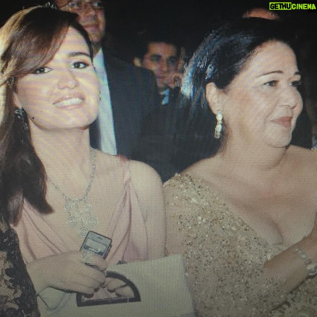Haala Shiha Instagram - مهما أقول و أعيد وأزيد .. مفيش كلام يديكي حقك يا أمي .. انت الحب و الحنان انت بحر من الأمان انت جبال من الأحلام مهما رحنا ولا جينا أنت الأمل في بكرا لينا وجودك راحة وصوتك دفا ريحتك ياسمينة وحضنك غطا ربنا يخليكي لينا يا أمي علمتينا العطاء والوفاء والأمل الدائم علمتينا الصبر والتحمل والإيمان بأن الله معنا وان القادم خير .. علمتينا الثقة بالنفس والتواضع وحب الغير .. علمتينا الكرم والعطاء وانكار الذات .. علمتينا الصدق والامانه والقوة وان الكلمه اللي تخرج مننا تلزمنا .. علمتينا الحب كما ينبغي .. الحب المطلق .. للرب والكون ولكل كائن حولنا .. انت الحياه يا أمي ربنا يخليكي لينا 🙏🏻🤍 @nadiazeitoun9