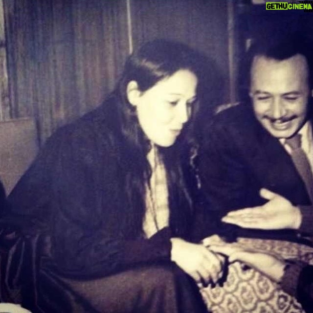 Haala Shiha Instagram - مهما أقول و أعيد وأزيد .. مفيش كلام يديكي حقك يا أمي .. انت الحب و الحنان انت بحر من الأمان انت جبال من الأحلام مهما رحنا ولا جينا أنت الأمل في بكرا لينا وجودك راحة وصوتك دفا ريحتك ياسمينة وحضنك غطا ربنا يخليكي لينا يا أمي علمتينا العطاء والوفاء والأمل الدائم علمتينا الصبر والتحمل والإيمان بأن الله معنا وان القادم خير .. علمتينا الثقة بالنفس والتواضع وحب الغير .. علمتينا الكرم والعطاء وانكار الذات .. علمتينا الصدق والامانه والقوة وان الكلمه اللي تخرج مننا تلزمنا .. علمتينا الحب كما ينبغي .. الحب المطلق .. للرب والكون ولكل كائن حولنا .. انت الحياه يا أمي ربنا يخليكي لينا 🙏🏻🤍 @nadiazeitoun9
