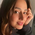 Haala Shiha Instagram - مساء الخير عليكم يوم اجازة من التصوير 🙈🥰 #امبراطورية_ميم