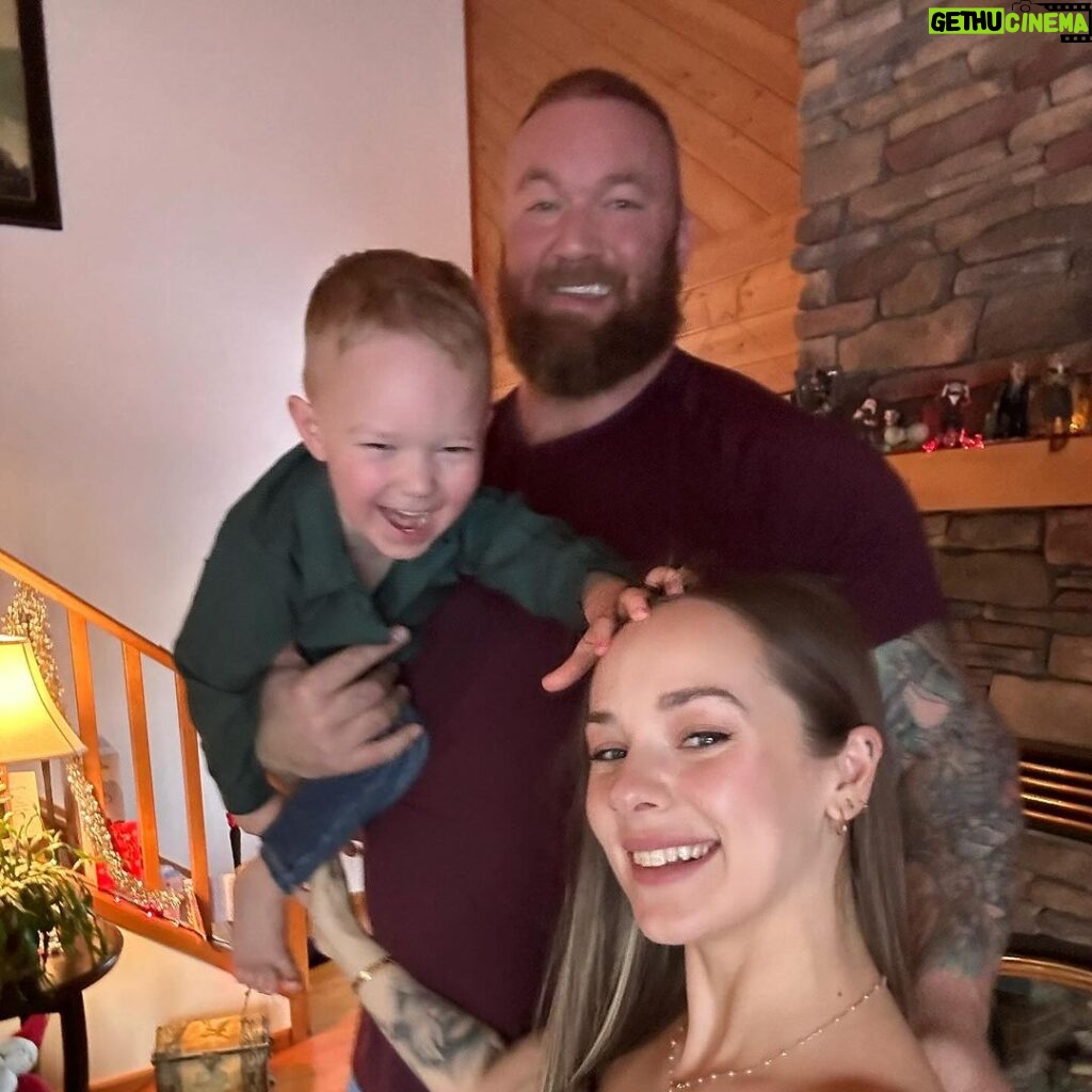 Hafþór Júlíus Björnsson Instagram - Merry Christmas to you all from my family to yours!