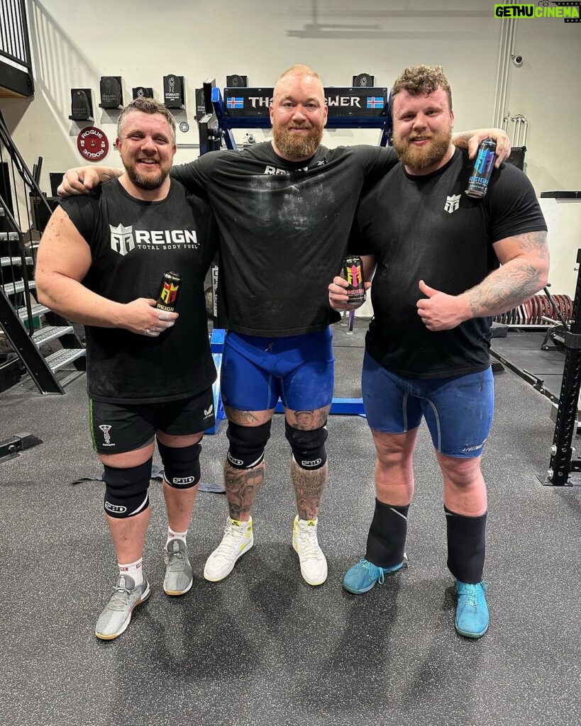 Hafþór Júlíus Björnsson Instagram - 125kg Loglift 3 reps 3 sets. @luke.stoltman & @tomstoltmanofficial came to Iceland for few days to hangout and train. Always great training with strong individuals! 💪😀 @reignbodyfuel Thor's Power Gym
