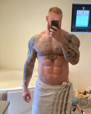 Hafþór Júlíus Björnsson Instagram - Cut, BULK or Hollywood. Which do you prefer?