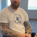 Hafþór Júlíus Björnsson Instagram - 21gr of protein per cup. How is that possible 🤩 @thorsskyr