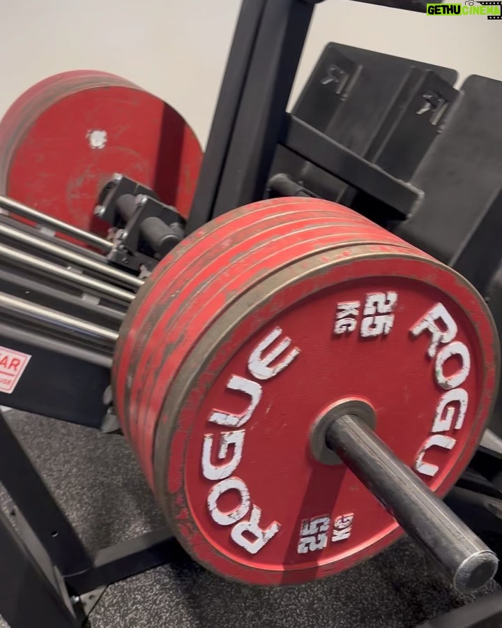Hafþór Júlíus Björnsson Instagram - Slow and steady strength is coming back. Session fuelled up with Carbs, intra, hydrate and creatine from @transparentlabs I’m posting a new YouTube video tomorrow at 4pm GMT where I discuss my future in strength sports. Tune in!!