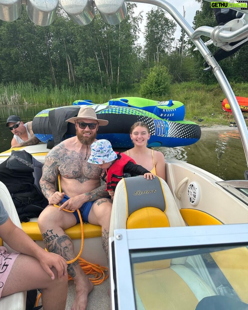 Hafþór Júlíus Björnsson Instagram - Feeling rejuvenated after a good two week vacation with my family in Canada! #feelingblessed