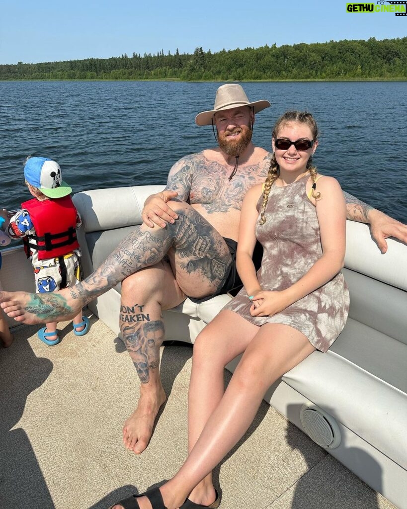 Hafþór Júlíus Björnsson Instagram - Feeling rejuvenated after a good two week vacation with my family in Canada! #feelingblessed