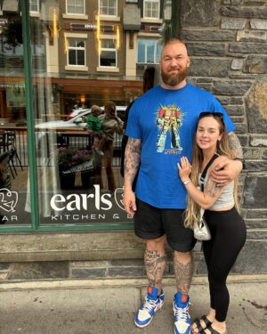 Hafþór Júlíus Björnsson Instagram - Before and after photos!  First picture was taken few days ago and the second one almost 6 years ago! 👀 #wehaventchangedmuch