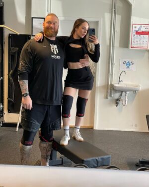 Hafþór Júlíus Björnsson Instagram - Couples that train together fart together… obviously 🙄 @kelc33 caption this photo