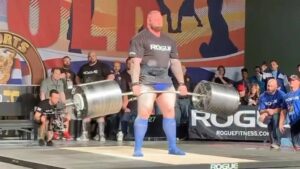 Hafþór Júlíus Björnsson Instagram - #flashbackfriday to @thorbjornsson breaking the Elephant Bar Deadlift world record with a 1046lb pull at the 2019 Arnold Strongman Classic! 

#arnoldstrongmanclassic #strongman #deadlift #fbf #flashback