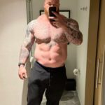 Hafþór Júlíus Björnsson Instagram – Dad bod full steam ahead. 195kg and growing.