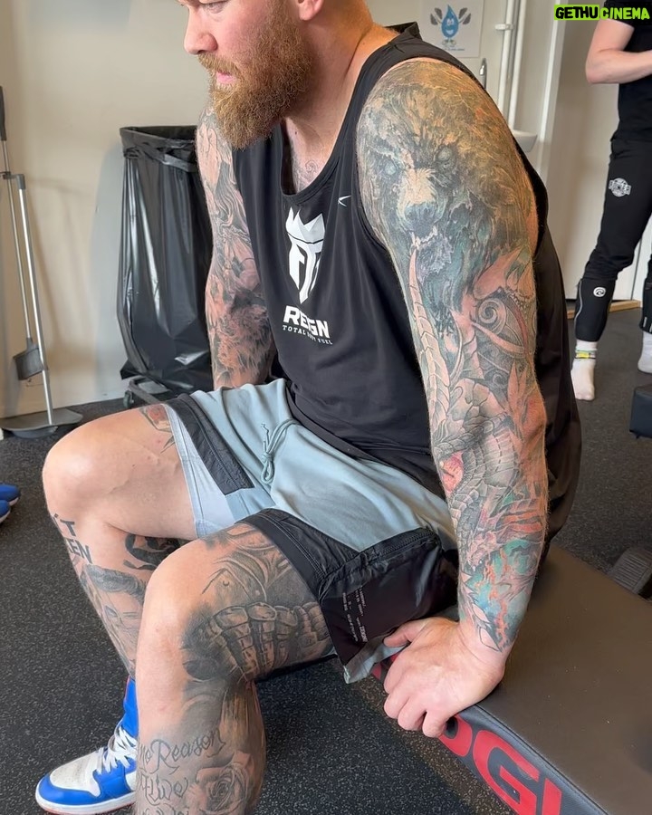 Hafþór Júlíus Björnsson Instagram - Just finished a two week vacation in Canada with my family so had to check my body weight. Weighing in at light 155,7kg 👀