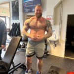 Hafþór Júlíus Björnsson Instagram – Not bad for a fat guy. 177kg and still visible abs. #dadbod @thorspowergym