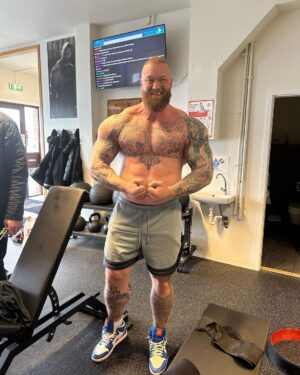 Hafþór Júlíus Björnsson Instagram - Not bad for a fat guy. 177kg and still visible abs. #dadbod @thorspowergym