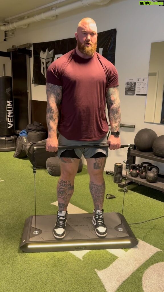 Hafþór Júlíus Björnsson Instagram - Guess the weight?! 8 reps 8 sets. My back is pumped and ready for 2024! 🥳 @vitruvian #vitruvian Happy New Year!